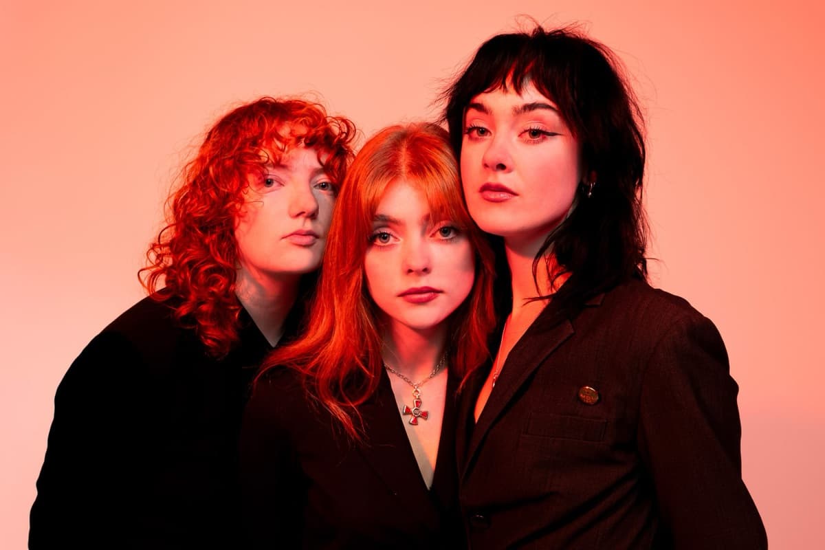 Folk Bitch Trio